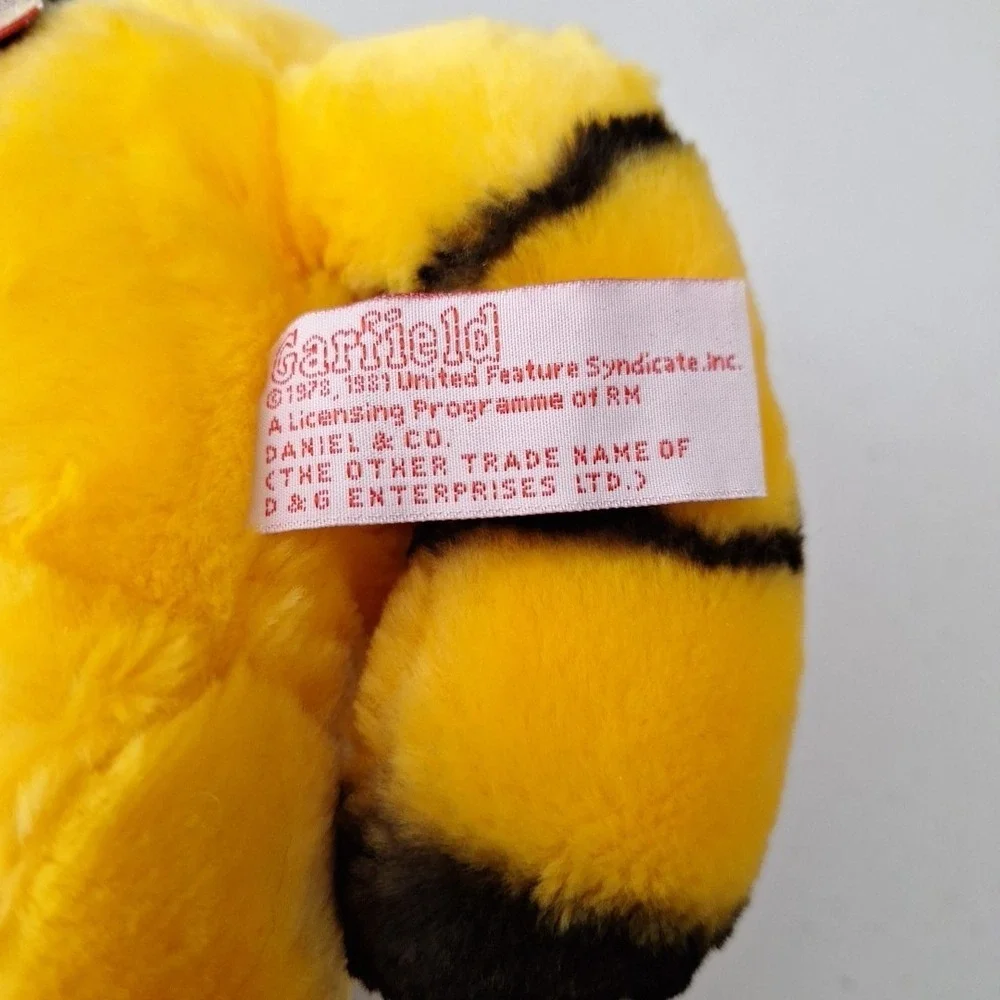 RARE Vintage 1994 PAWS D&G Enterprise Garfield Soccer #9 w/Ball Plush NWT - Picture 11 of 12